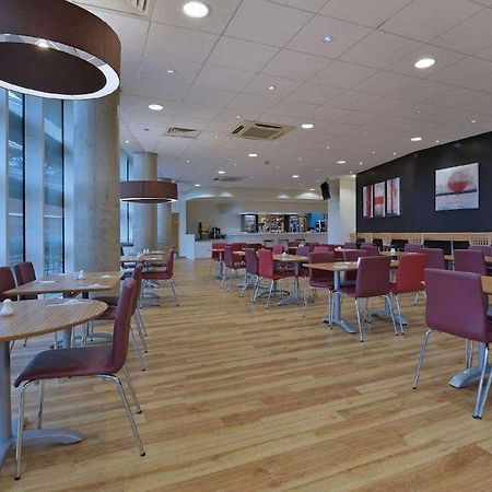 Travelodge Windsor Central Экстерьер фото