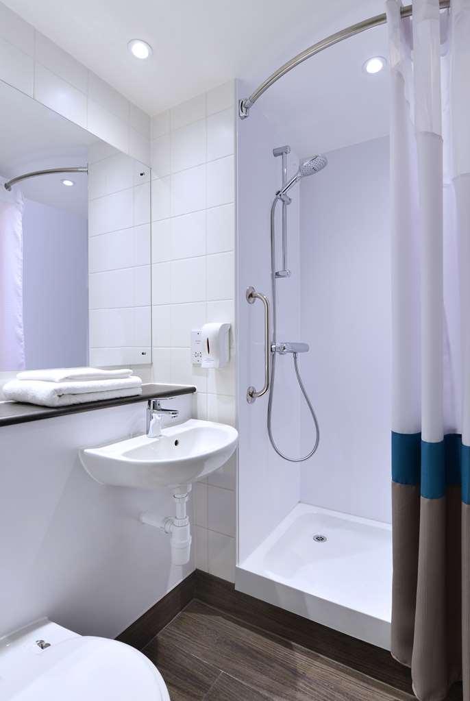 Travelodge Windsor Central Экстерьер фото