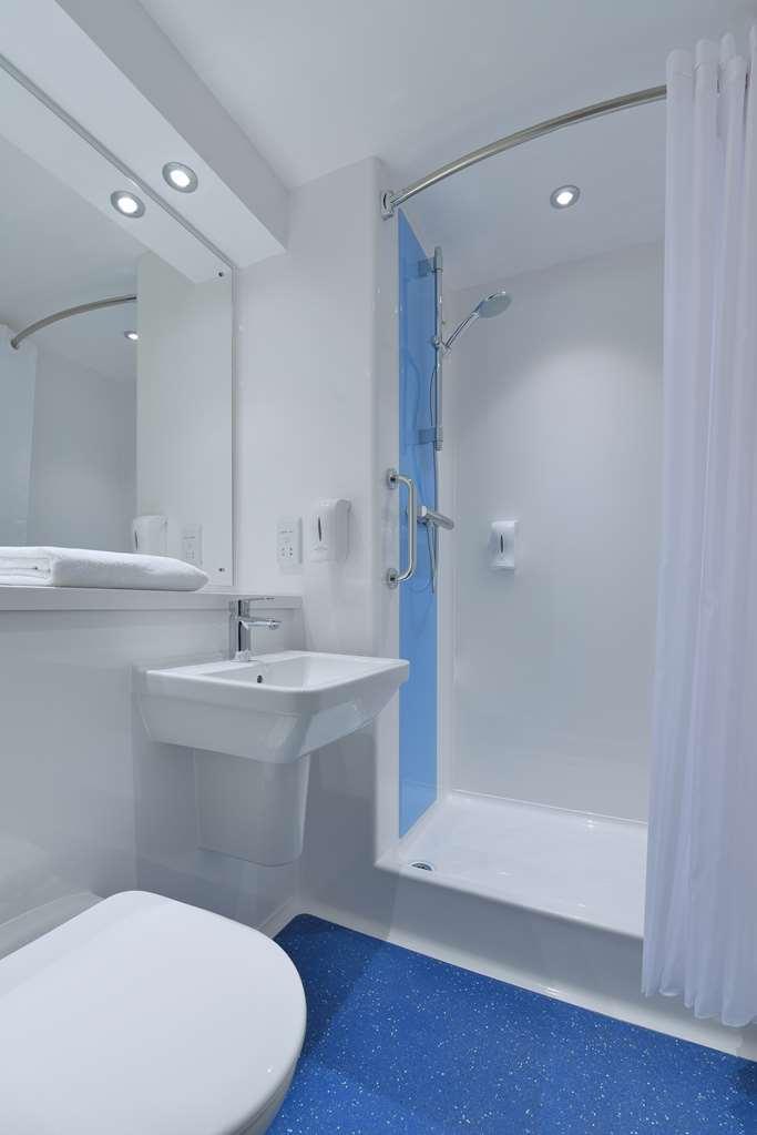 Travelodge Windsor Central Экстерьер фото