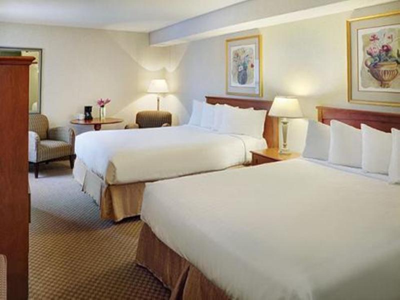 Travelodge Windsor Central Экстерьер фото