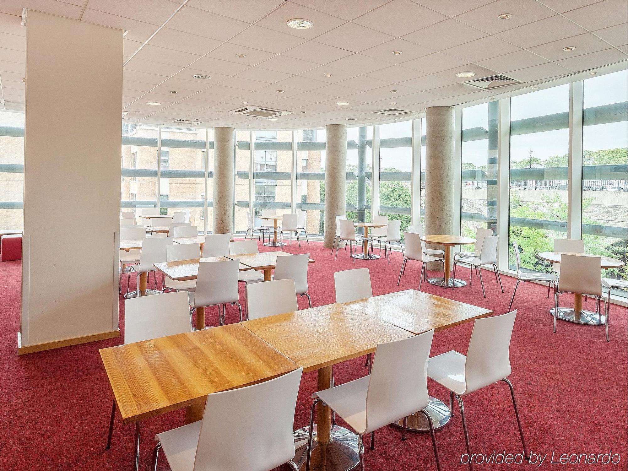 Travelodge Windsor Central Экстерьер фото