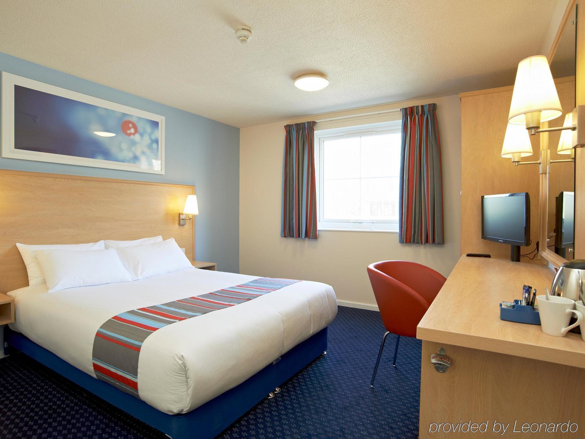 Travelodge Windsor Central Экстерьер фото