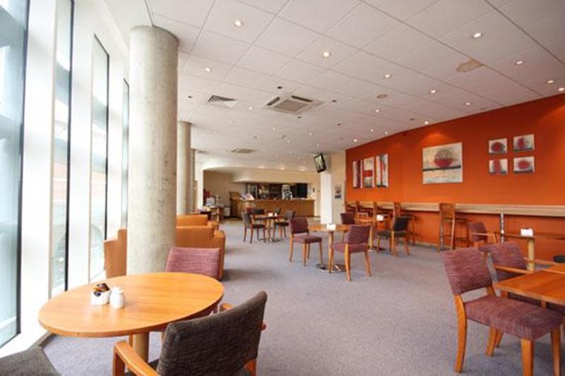 Travelodge Windsor Central Экстерьер фото