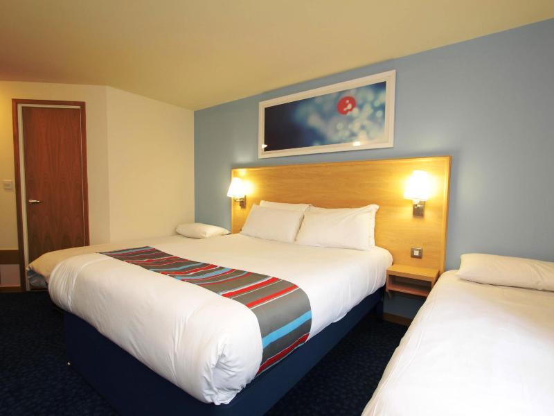 Travelodge Windsor Central Экстерьер фото