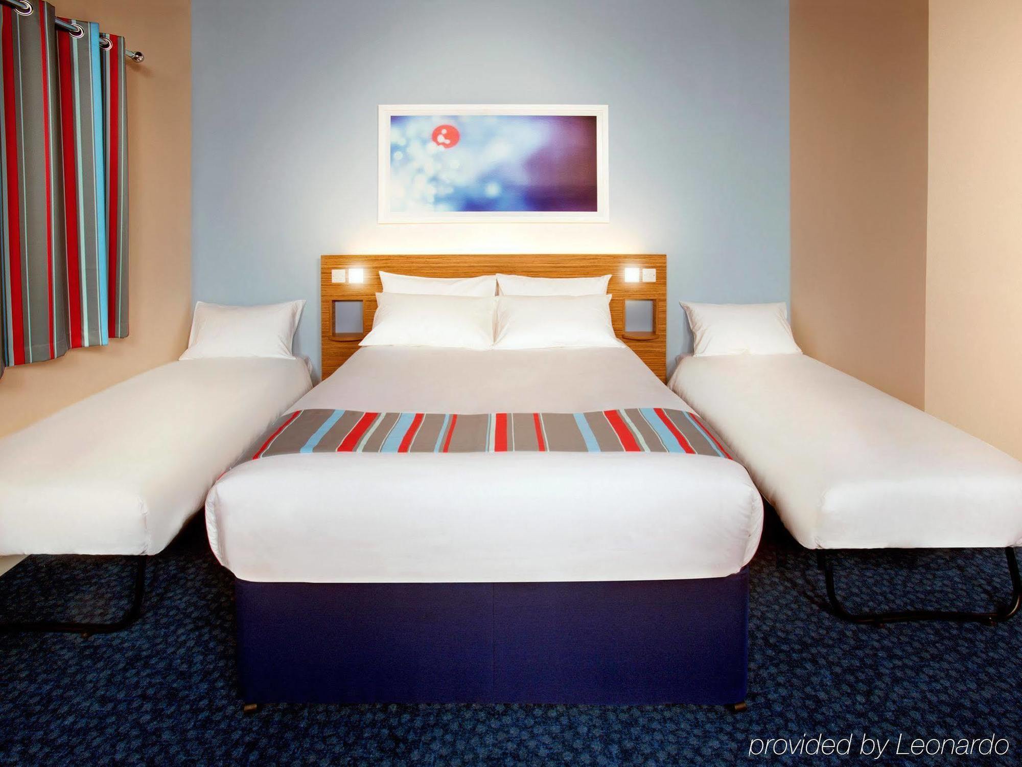 Travelodge Windsor Central Экстерьер фото