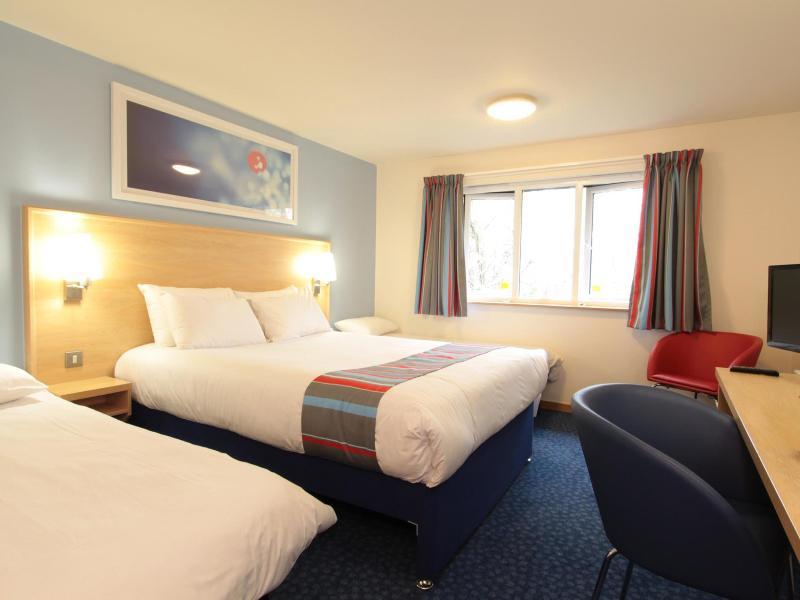 Travelodge Windsor Central Экстерьер фото