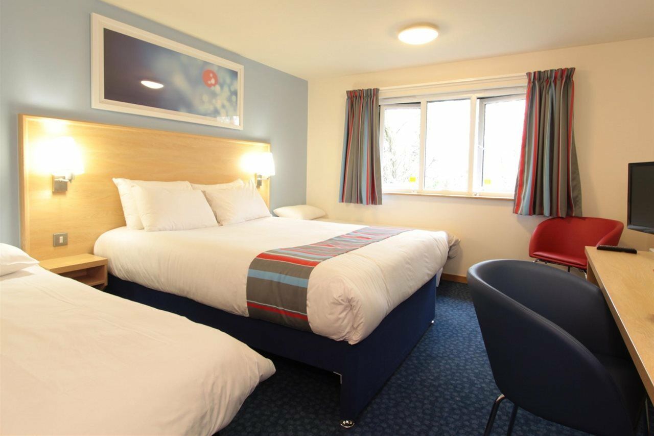 Travelodge Windsor Central Экстерьер фото