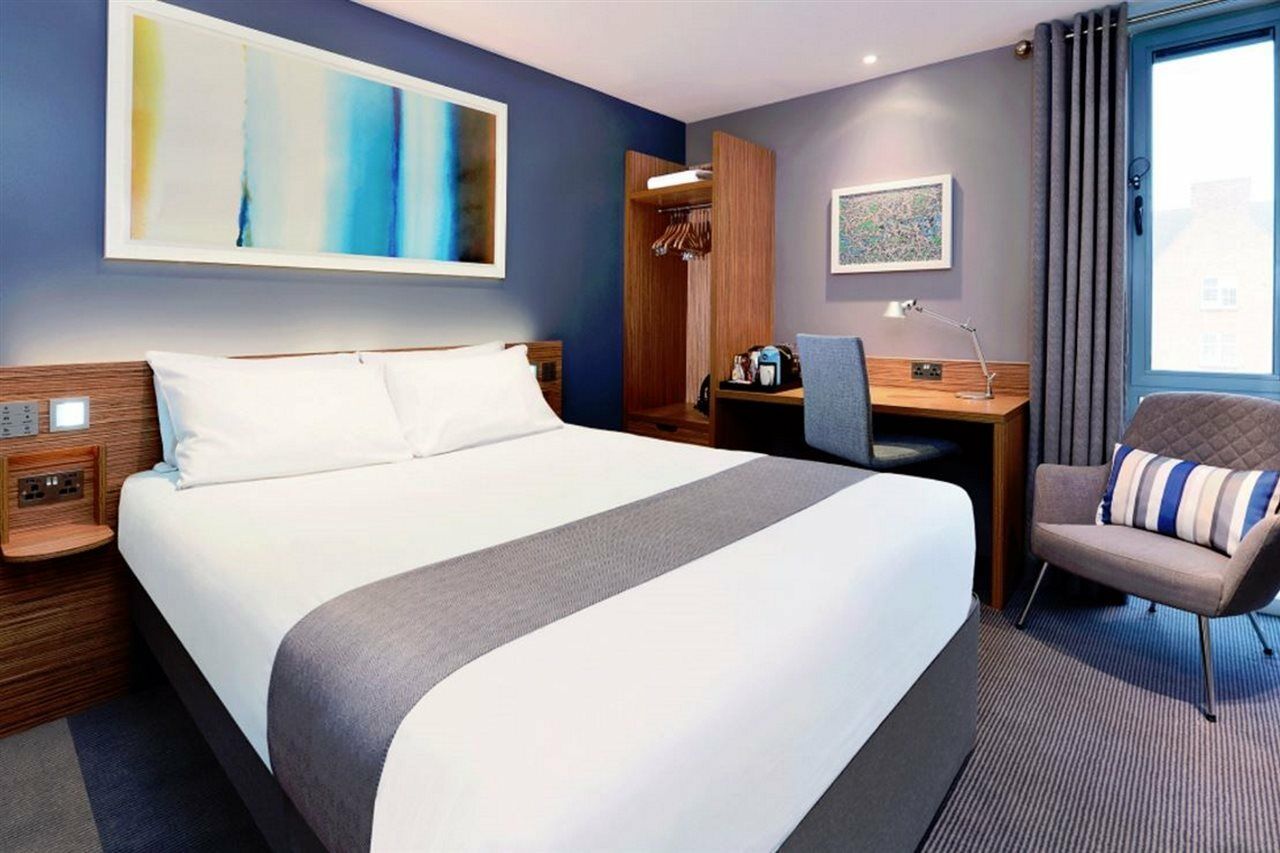 Travelodge Windsor Central Экстерьер фото